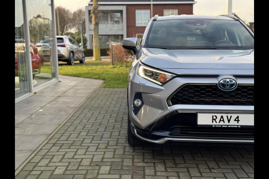 Toyota RAV4 2.5 Plug-in Hybrid AWD Style | Trekhaak, Head up display, Dodehoekherkenning, Parkeersensoren, Stoel + Stuurverwarming