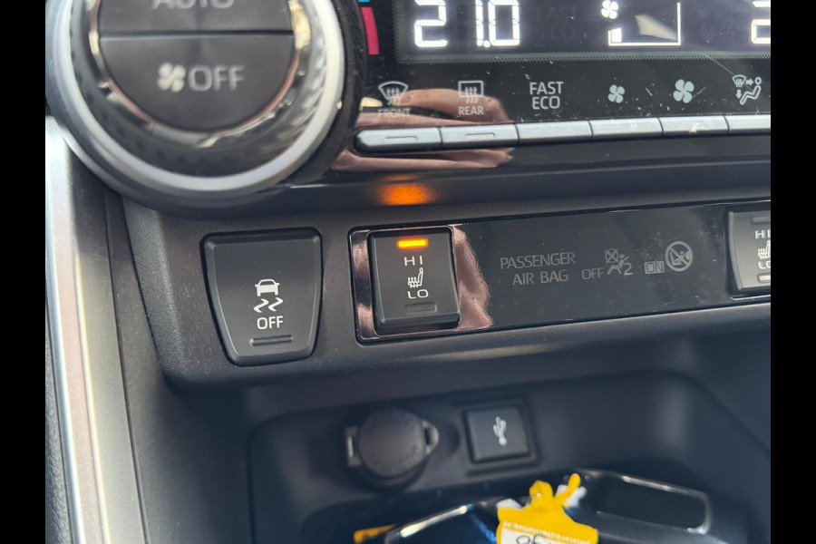 Toyota RAV4 2.5 Plug-in Hybrid AWD Style | Trekhaak, Head up display, Dodehoekherkenning, Parkeersensoren, Stoel + Stuurverwarming