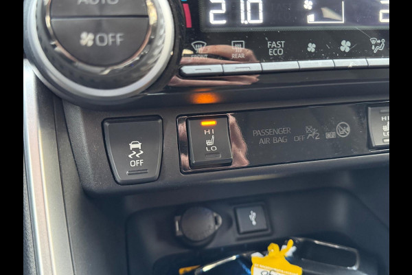 Toyota RAV4 2.5 Plug-in Hybrid AWD Style | Trekhaak, Head up display, Dodehoekherkenning, Parkeersensoren, Stoel + Stuurverwarming