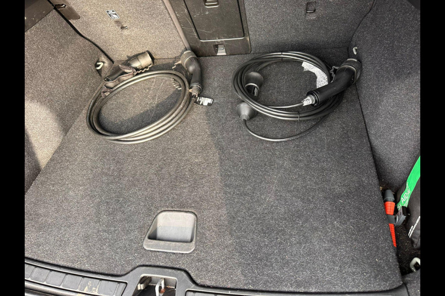 Volvo XC40 Recharge P8 AWD R-Design | SOH: 92,1% | Leder | Two Tone | Adaptive CC | Camera | BlindSpot |