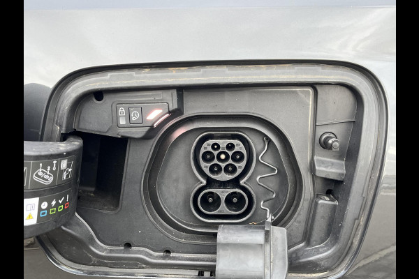 Peugeot E 3008 GT Avantage 210 73 kWh WARMTEPOMP | DODE HOEKCENSOR | DEALER ONDERHOUDEN | BTW VERREKENBAAR | RIJKLAARPRIJS incl. 12mnd BOVAG | 100% ongeval verleden vrij.