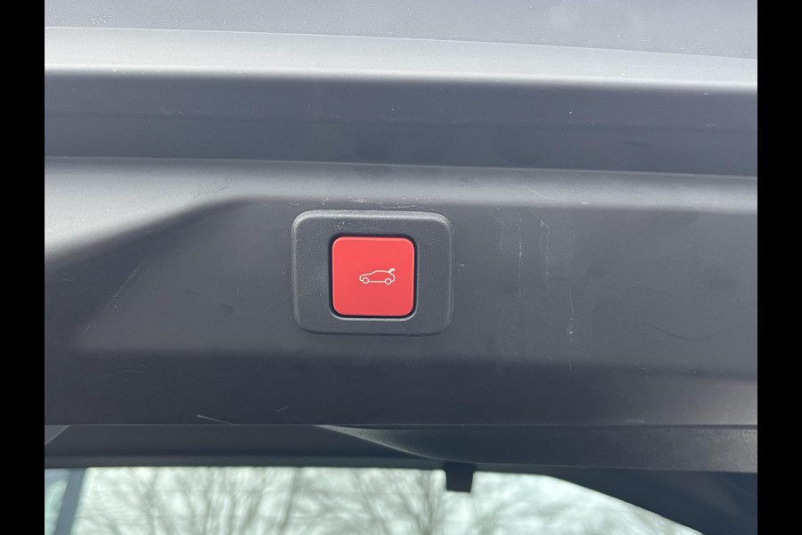 Peugeot E 3008 GT Avantage 210 73 kWh WARMTEPOMP | DODE HOEKCENSOR | DEALER ONDERHOUDEN | BTW VERREKENBAAR | RIJKLAARPRIJS incl. 12mnd BOVAG | 100% ongeval verleden vrij.