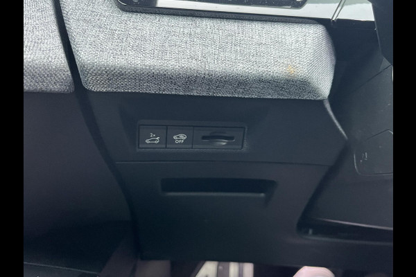 Peugeot E 3008 GT Avantage 210 73 kWh WARMTEPOMP | DODE HOEKCENSOR | DEALER ONDERHOUDEN | BTW VERREKENBAAR | RIJKLAARPRIJS incl. 12mnd BOVAG | 100% ongeval verleden vrij.