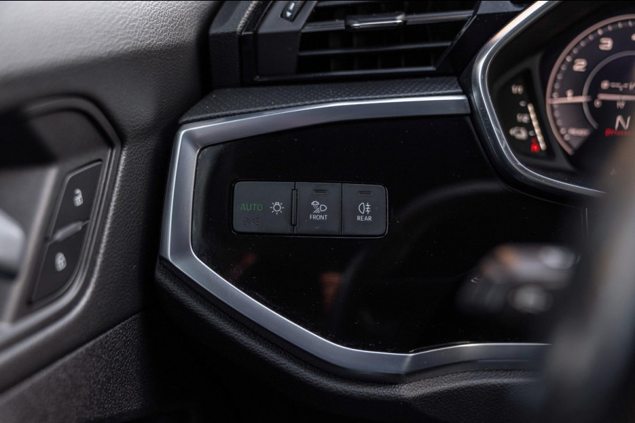 Audi Q3 45 TFSI e S Edition 245 PK 3x S-Line ACC Ambiance Black Optic Keyless Camera 19''