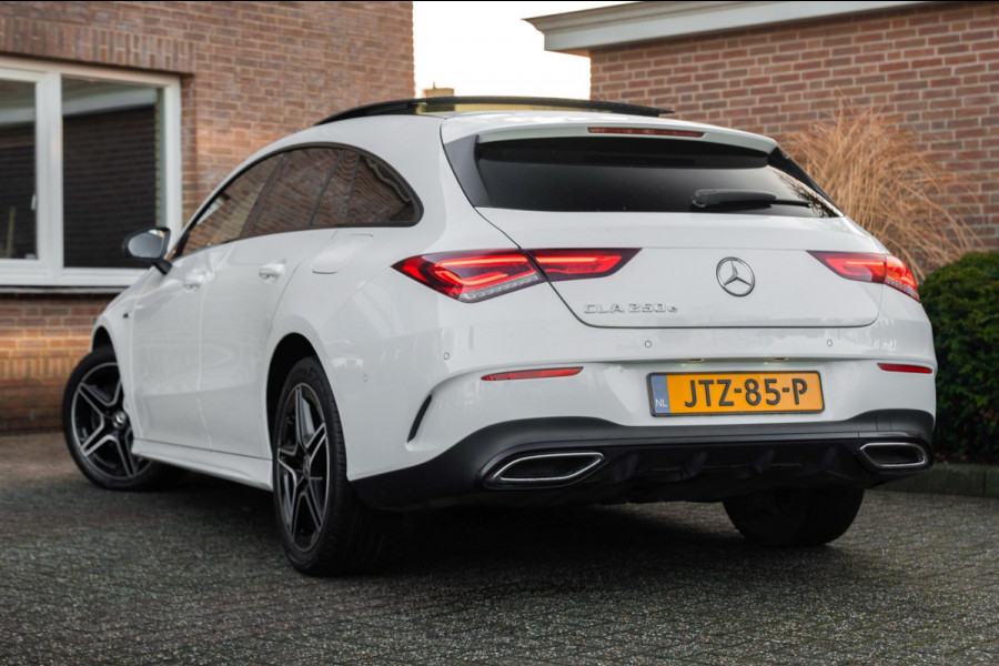 Mercedes-Benz CLA-Klasse Shooting Brake 250 e AMG Night Pakket Pano Leder Widescreen Stoelverwarming Camera 18''