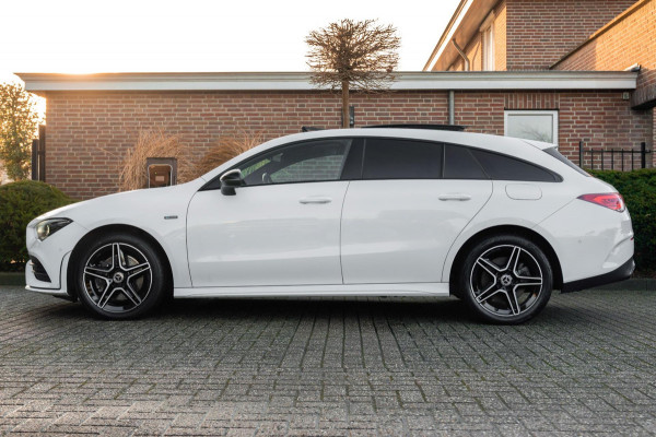 Mercedes-Benz CLA-Klasse Shooting Brake 250 e AMG Night Pakket Pano Leder Widescreen Stoelverwarming Camera 18''