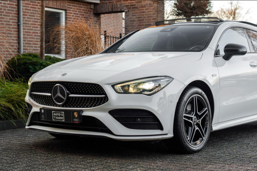 Mercedes-Benz CLA-Klasse Shooting Brake 250 e AMG Night Pakket Pano Leder Widescreen Stoelverwarming Camera 18''