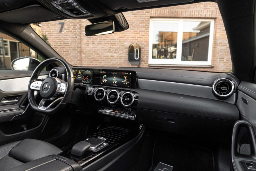 Mercedes-Benz CLA-Klasse Shooting Brake 250 e AMG Night Pakket Pano Leder Widescreen Stoelverwarming Camera 18''