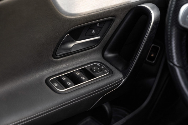 Mercedes-Benz CLA-Klasse Shooting Brake 250 e AMG Night Pakket Pano Leder Widescreen Stoelverwarming Camera 18''