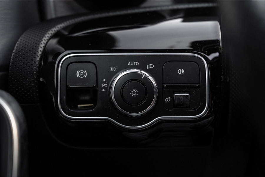 Mercedes-Benz CLA-Klasse Shooting Brake 250 e AMG Night Pakket Pano Leder Widescreen Stoelverwarming Camera 18''