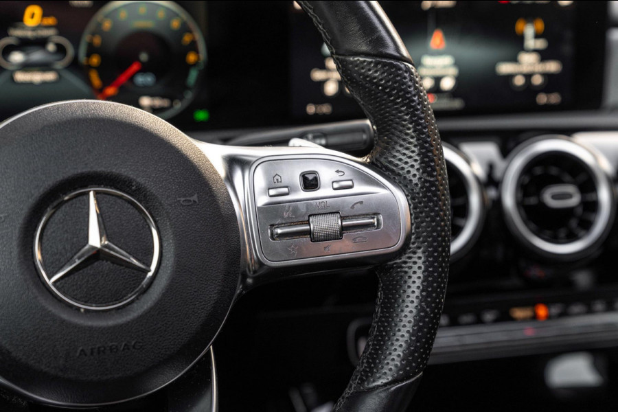 Mercedes-Benz CLA-Klasse Shooting Brake 250 e AMG Night Pakket Pano Leder Widescreen Stoelverwarming Camera 18''