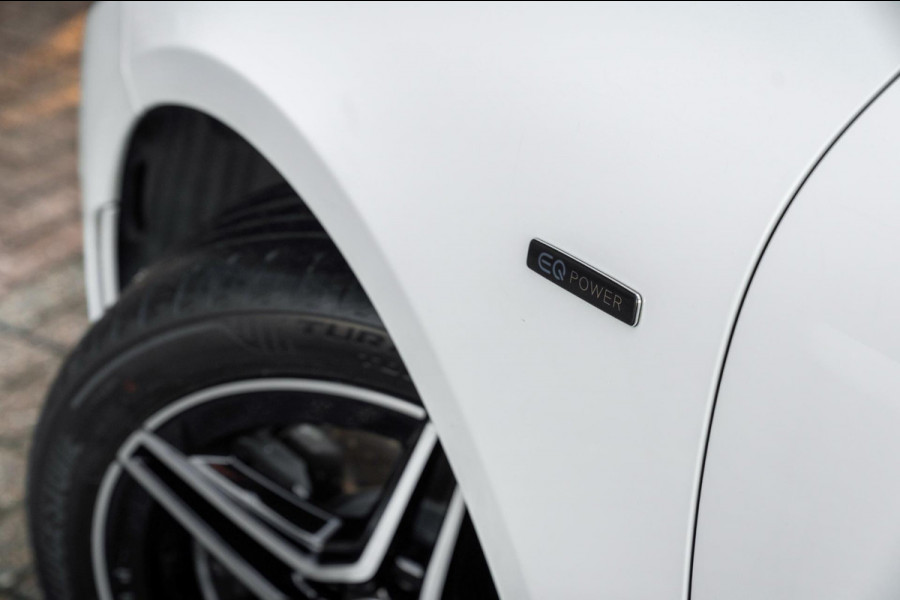 Mercedes-Benz CLA-Klasse Shooting Brake 250 e AMG Night Pakket Pano Leder Widescreen Stoelverwarming Camera 18''