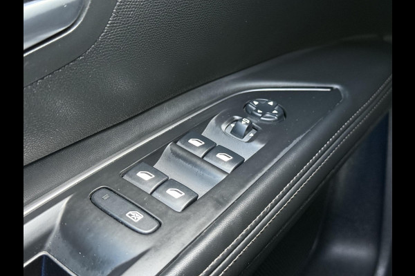 Peugeot 5008 1.2 PureTech Allure 1e Eigenaar,7 Persoons,Afn.Trekhaak,360° Camera,Pano,Apple Carplay/Android Auto,Navi,Clima,Cruise,Halfleder,N.A.P,Dealer Onderhouden,Pdc V+A,Lm velgen Extra,N.A.P,Nieuwe Apk Bij Aflevering