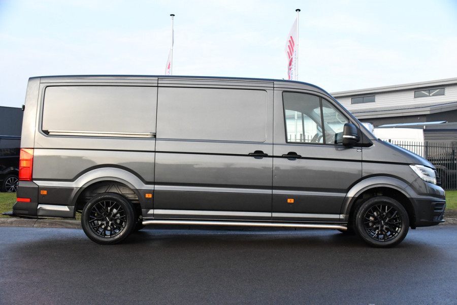 Volkswagen Crafter 2.0 TDI L3H2 Highline PB Edition Adaptieve Cruise, Camera, Carplay, LED, 177pk, Automaat, Voorruit verwarming, Sensoren, Trekhaak, Uniek!