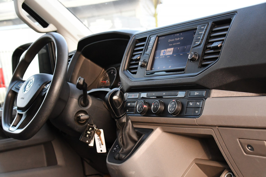 Volkswagen Crafter 2.0 TDI L3H2 Highline PB Edition Adaptieve Cruise, Camera, Carplay, LED, 177pk, Automaat, Voorruit verwarming, Sensoren, Trekhaak, Uniek!