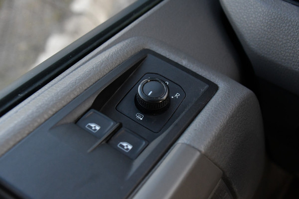 Volkswagen Crafter 2.0 TDI L3H2 Highline PB Edition Adaptieve Cruise, Camera, Carplay, LED, 177pk, Automaat, Voorruit verwarming, Sensoren, Trekhaak, Uniek!