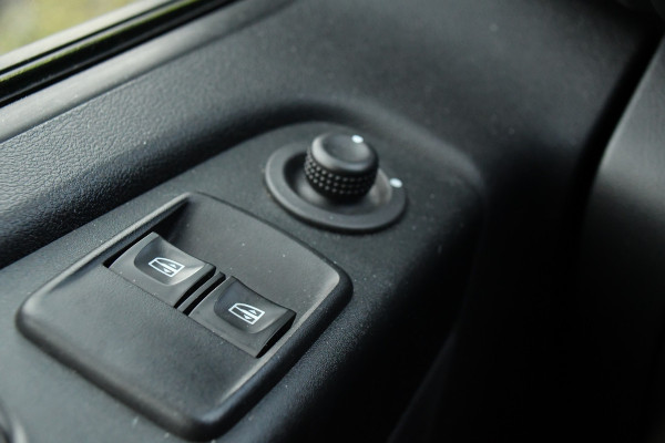 Renault Trafic 2.0 dCi 145 T29 L2H1 DC Luxe PB Edition Camera, Cruise, Carplay, Clima, 145pk, NAVI, Trekhaak, Multimedia, LED, Uniek!