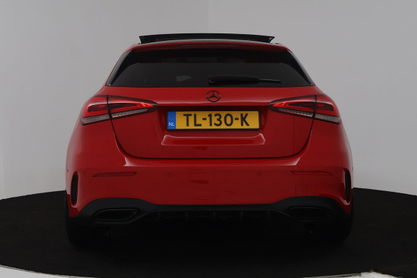 Mercedes-Benz A-Klasse 200 Business Solution AMG (PANORAMADAK, ACHTERUITRIJCAMERA, STOELVERWARMING, NAVIGATIE, PARKEERSENSOREN)