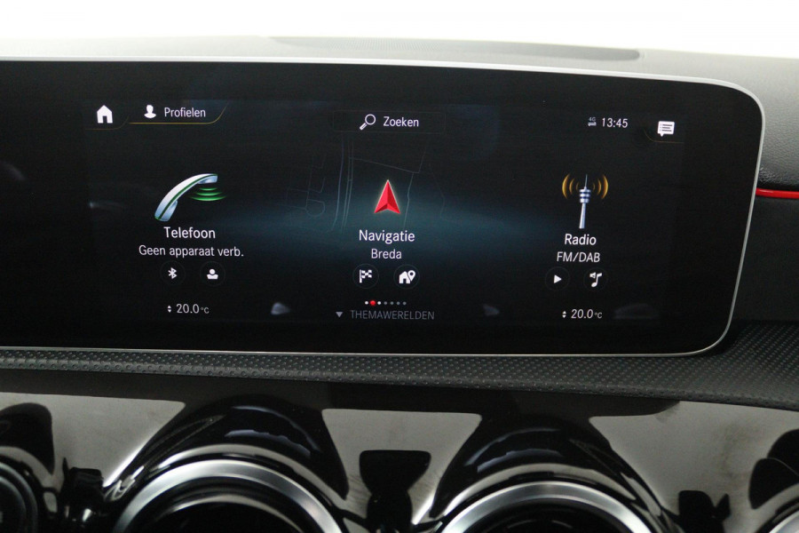 Mercedes-Benz A-Klasse 200 Business Solution AMG (PANORAMADAK, ACHTERUITRIJCAMERA, STOELVERWARMING, NAVIGATIE, PARKEERSENSOREN)