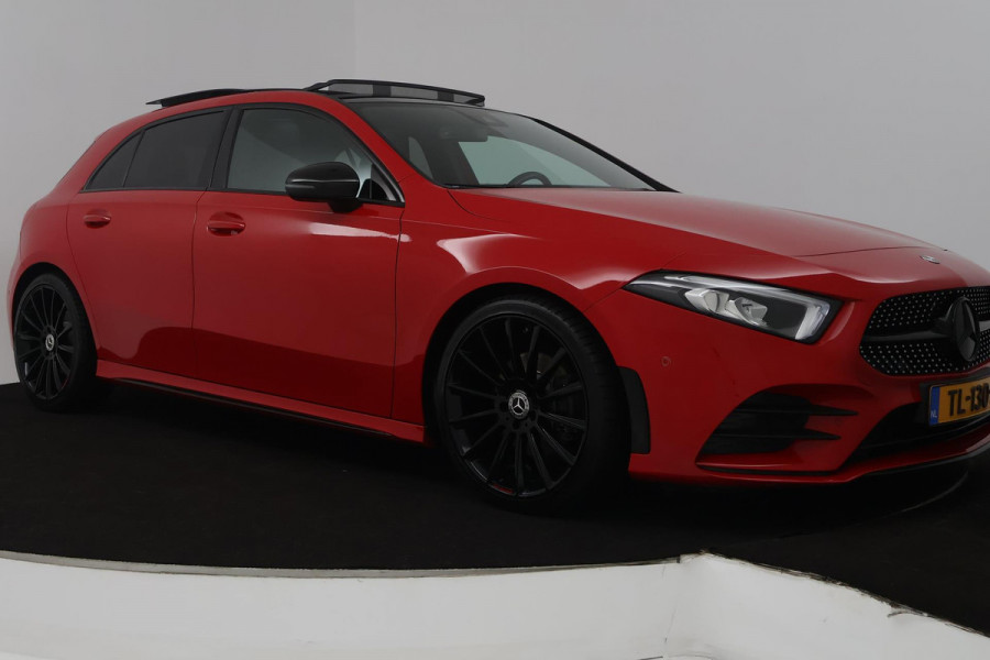 Mercedes-Benz A-Klasse 200 Business Solution AMG (PANORAMADAK, ACHTERUITRIJCAMERA, STOELVERWARMING, NAVIGATIE, PARKEERSENSOREN)