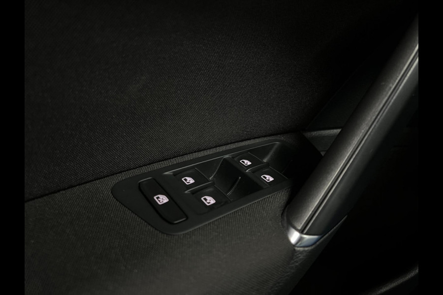 Volkswagen Golf 1.5 TSI R-Line | ACC | PDC | Carplay | LED |