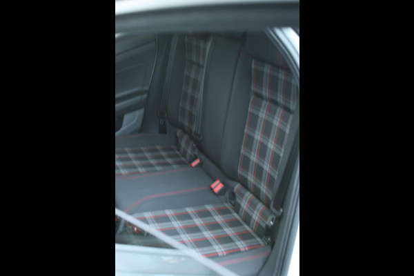 Volkswagen Polo 2.0 TSI GTI *Pano*DCC*Led*Camera*Keyless*