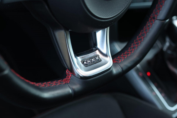 Volkswagen Polo 2.0 TSI GTI *Pano*DCC*Led*Camera*Keyless*