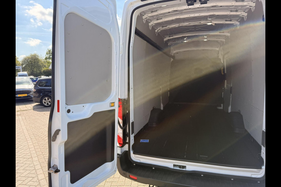 Ford Transit 350 2.0 TDCI L4H3 Trend RWD | SCI | 130pk | Navigatiesysteem SYNC4 | Stoelverwarming  | Elektrisch inklapbare buitenspiegels | Elektrisch verstelbare bestuurdersstoel | Passagiersairbag | Allweather banden | Laadruimte beschermingspakket | 150 watt/230V aansluitpunt tussen voorstoelen | Handmatige regeneratie roetfilter | Reservewiel | Centrale dubbele vergrendeling | LED Downlighter