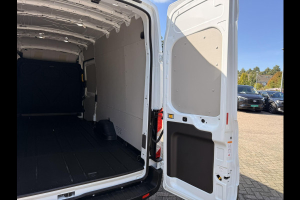 Ford Transit 350 2.0 TDCI L4H3 Trend RWD | SCI | 130pk | Navigatiesysteem SYNC4 | Stoelverwarming  | Elektrisch inklapbare buitenspiegels | Elektrisch verstelbare bestuurdersstoel | Passagiersairbag | Allweather banden | Laadruimte beschermingspakket | 150 watt/230V aansluitpunt tussen voorstoelen | Handmatige regeneratie roetfilter | Reservewiel | Centrale dubbele vergrendeling | LED Downlighter
