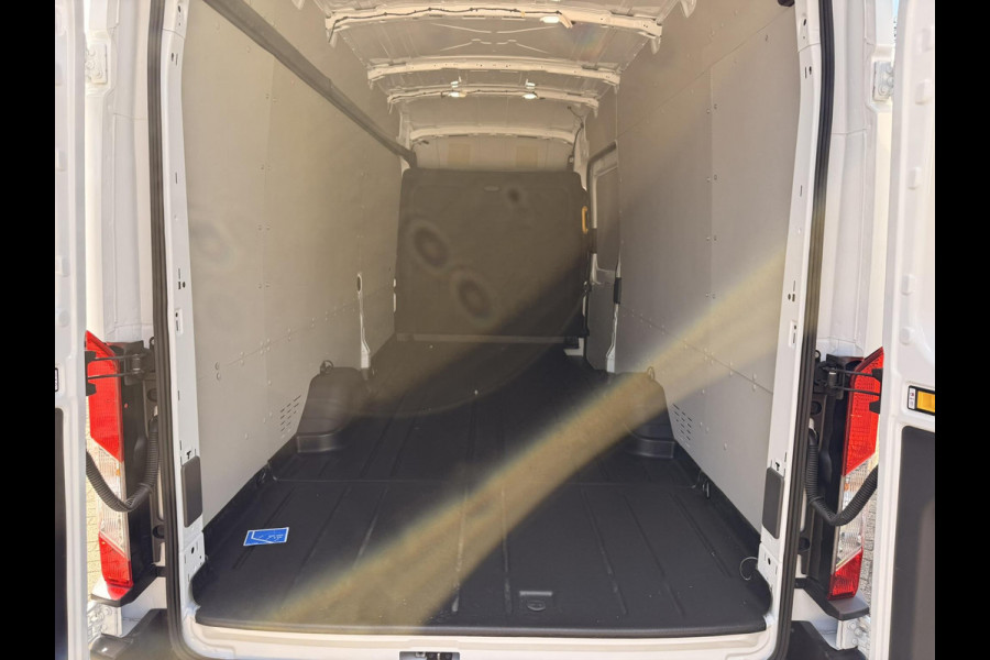 Ford Transit 350 2.0 TDCI L4H3 Trend RWD | 130pk | Navigatiesysteem SYNC4 | Stoelverwarming  | Elektrisch inklapbare buitenspiegels | Elektrisch verstelbare bestuurdersstoel | Passagiersairbag | Allweather banden | Laadruimte beschermingspakket | 150 watt/230V aansluitpunt tussen voorstoelen | Handmatige regeneratie roetfilter | Reservewiel | Centrale dubbele vergrendeling | LED Downlighter