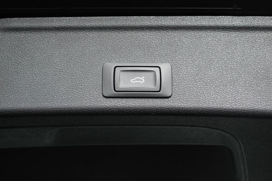 Audi A4 Avant 40 TFSI Advanced Prestige Plus Navigatie Adaptive Cruise Control Lane Assist Stoelverwarming Elektrische Achterklep