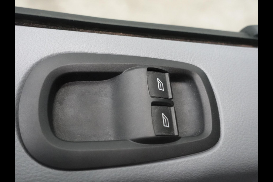 Ford Transit 130pk L3H2 Dubbele Cabine 6-Zits Airco Cruise control Trekhaak Imperiaal Euro6