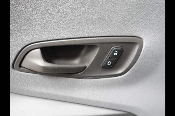 Ford Transit 130pk L3H2 Dubbele Cabine 6-Zits Airco Cruise control Trekhaak Imperiaal Euro6