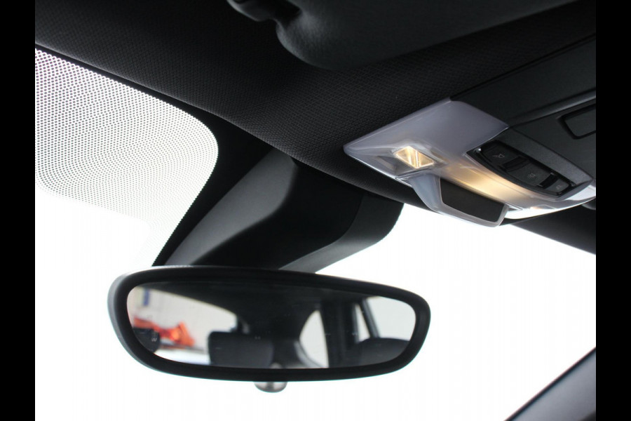 BMW X1 sDrive18i Automaat M-Sport | Navigatie | Cruise Control | Stoelverwarming  | Elektrische achterklep | Climate Control | Lichtmetalen velgen