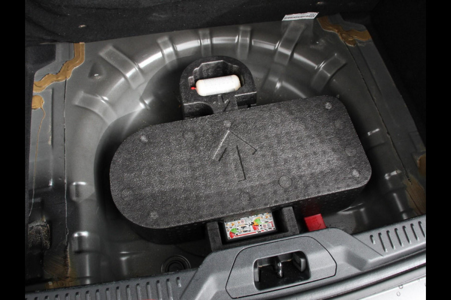 Ford Focus 1.0 125 PK Hybrid ST Line Groot Scherm! Navigatie Climate Control Led Dab Camera Parkeer sensoren Cruise Control Lichtmetalen velgen Prijs Incl. BOVAG Garantie