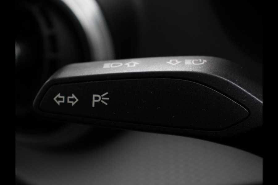 Audi Q2 35 TFSI 150pk Automaat S Edition | Navigatie | Camera | Adaptive Cruise Control | LED Matrix | Elektrische Achterklep | Keyless Entry |