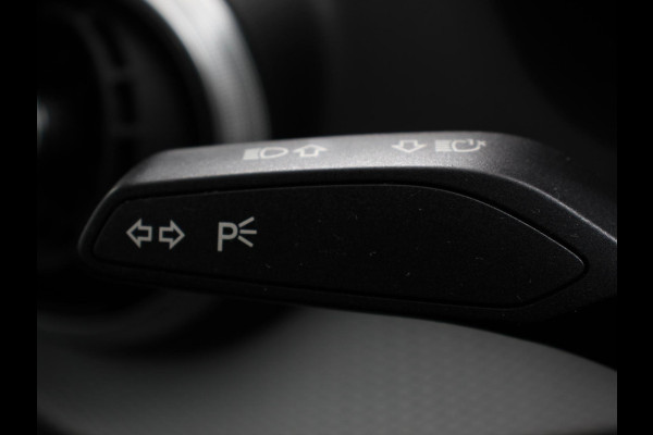 Audi Q2 35 TFSI 150pk Automaat S Edition | Navigatie | Camera | Adaptive Cruise Control | LED Matrix | Elektrische Achterklep | Keyless Entry |