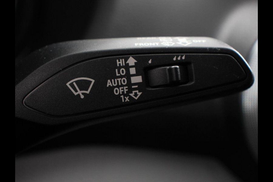 Audi Q2 35 TFSI 150pk Automaat S Edition | Navigatie | Camera | Adaptive Cruise Control | LED Matrix | Elektrische Achterklep | Keyless Entry |