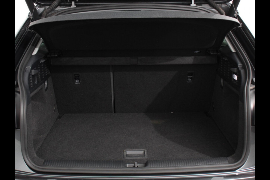 Audi Q2 35 TFSI 150pk Automaat S Edition | Navigatie | Camera | Adaptive Cruise Control | LED Matrix | Elektrische Achterklep | Keyless Entry |