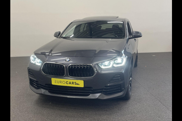 BMW X2 xDrive25e High Executive Sportline Panoramadak Groot Navi carplay/android Sportstoelen stoelverwarming parkeersensoren Voor+Achter Donkere hemel