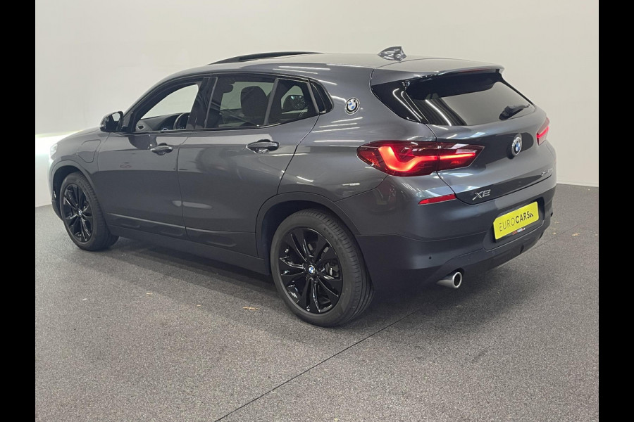 BMW X2 xDrive25e High Executive Sportline Panoramadak Groot Navi carplay/android Sportstoelen stoelverwarming parkeersensoren Voor+Achter Donkere hemel