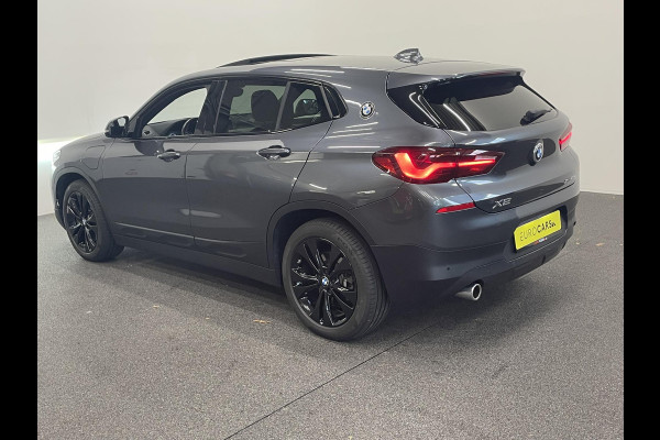 BMW X2 xDrive25e High Executive Sportline Panoramadak Groot Navi carplay/android Sportstoelen stoelverwarming parkeersensoren Voor+Achter Donkere hemel