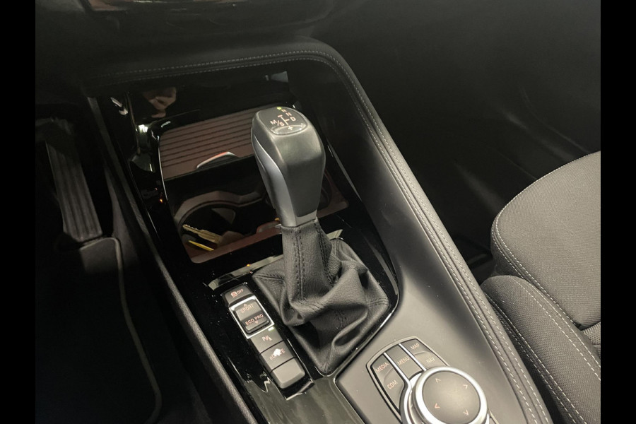 BMW X2 xDrive25e High Executive Sportline Panoramadak Groot Navi carplay/android Sportstoelen stoelverwarming parkeersensoren Voor+Achter Donkere hemel