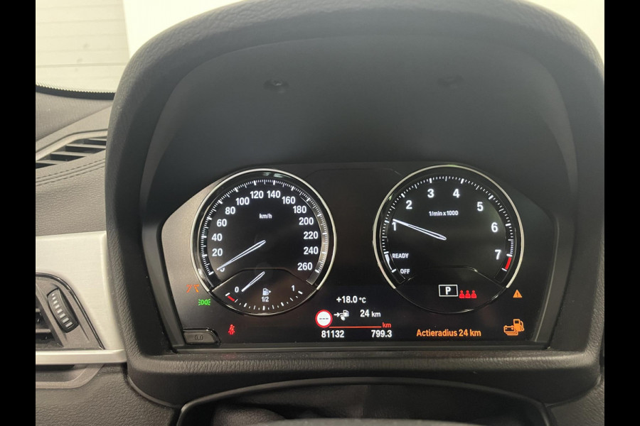 BMW X2 xDrive25e High Executive Sportline Panoramadak Groot Navi carplay/android Sportstoelen stoelverwarming parkeersensoren Voor+Achter Donkere hemel
