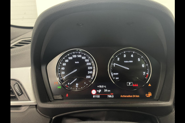 BMW X2 xDrive25e High Executive Sportline Panoramadak Groot Navi carplay/android Sportstoelen stoelverwarming parkeersensoren Voor+Achter Donkere hemel