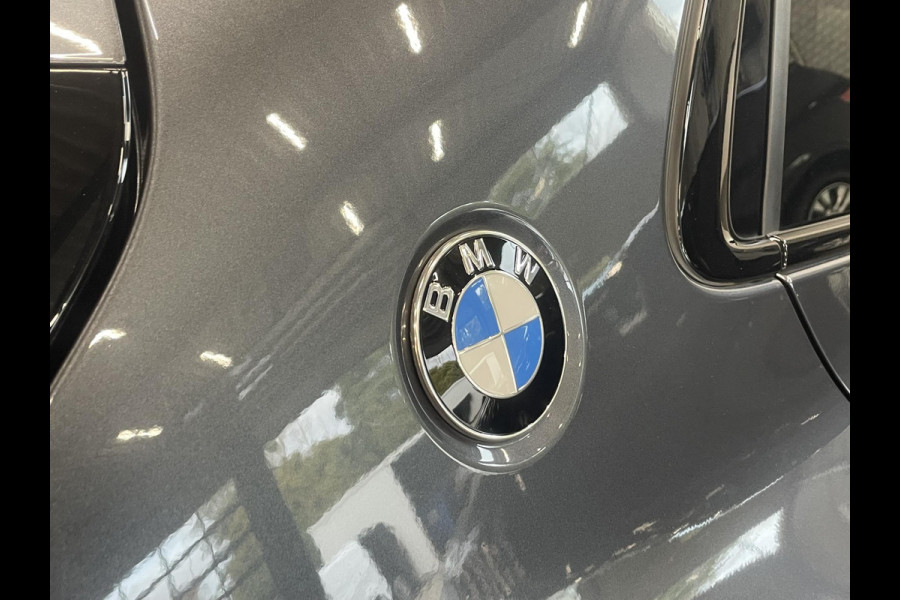 BMW X2 xDrive25e High Executive Sportline Panoramadak Groot Navi carplay/android Sportstoelen stoelverwarming parkeersensoren Voor+Achter Donkere hemel