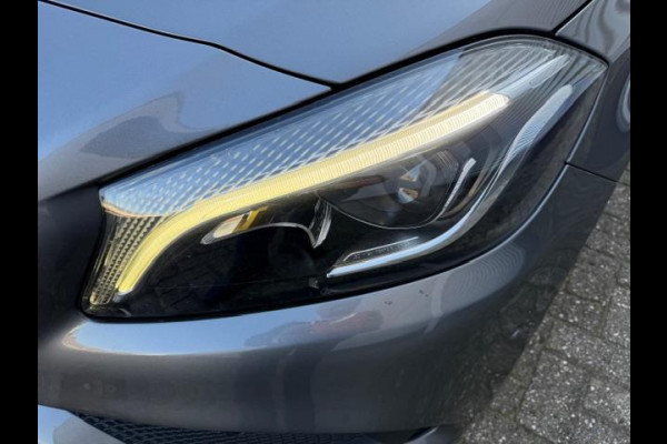 Mercedes-Benz A-Klasse 180 Ambition AMG-Line ,Navigatie,Carplay/Andriod, Xenon/Led, Lm velgen, afn.Trekhaak,