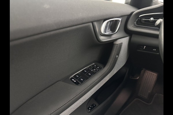 Polestar 2 Long Range Dual Motor Launch Edition 78kWh {SOH-88%} *PANO | NAVI-FULLMAP | FULL-LED | ADAPTIVE-CRUISE | BLIND-SPOT | TOP-VIEW | KEYLESS | LANE-ASSIST | DIGI-COCKPIT | CARPLAY | DAB+ | HEATED-COMFORTSEATS | CAMERA | MEMORY-PACK | PDC | 19''ALU*