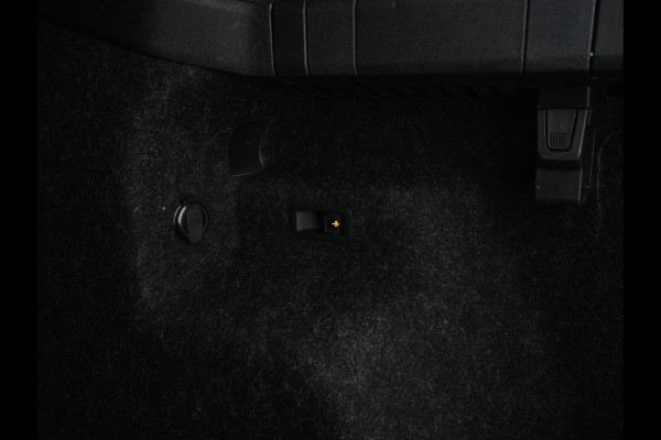 Škoda ENYAQ iV 80 [ 3-Fase ] {SOH-88% } (INCL-BTW) *LEATHER-FABRIC | FULL-LED | DIGI-COCKPIT | CAMERA | KEYLESS | NAVI-FULLMAP | AMBIENT-LIGHT | ECC | HEATED-COMFORTSEATS | DAB+ | PDC | CRUISE | CARPLAY | TOWBAR | 19"ALU*