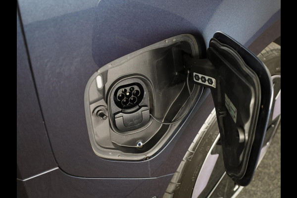 Volkswagen ID. Buzz Pro 86 kWh LWB 285 PK | Navigatie | Camera | Wegklapbare trekhaak | Matrix led